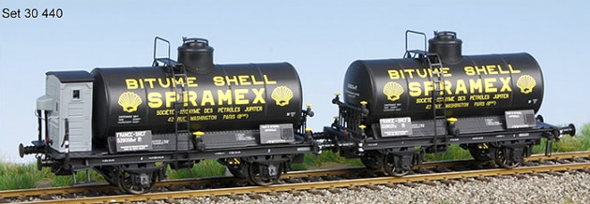 Set of 2 Tank cars "Bitume Shell Spramex"<br /><a href='images/pictures/LS_Models/30440.jpg' target='_blank'>Full size image</a>